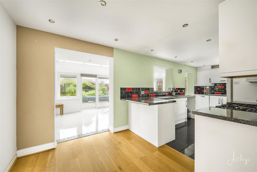 Property photo 2 of 22 Kitchen/Dining Room
