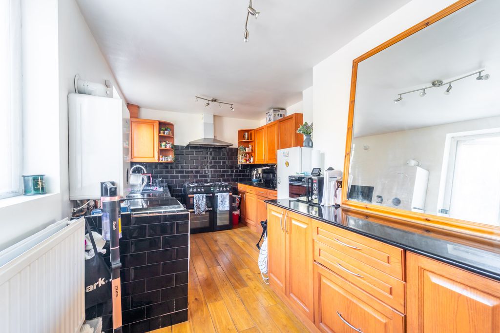 Property photo 2 of 7 Mba07713