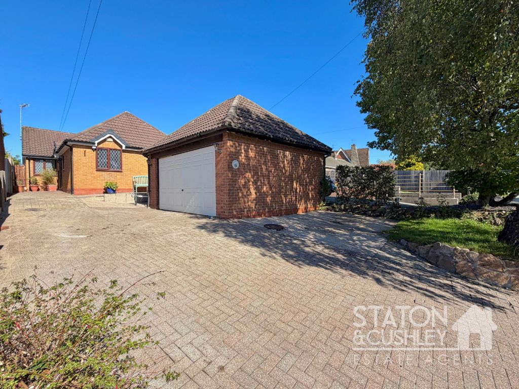 Property photo 2 of 32