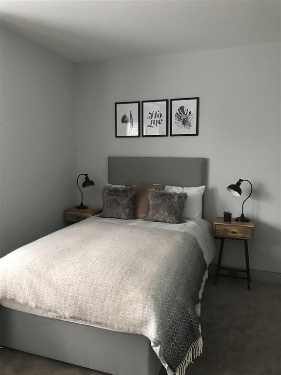Property photo 1 of 12 Room 5