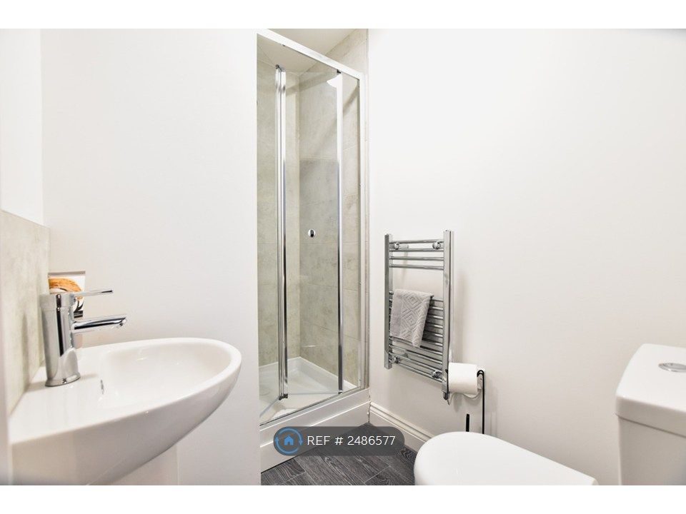 Property photo 3 of 6 Ensuite