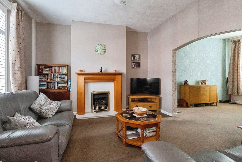 Property photo 2 of 19 Pbox-Img.Jpg