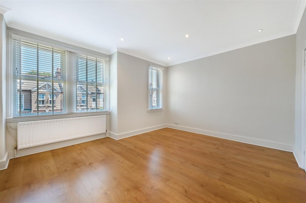 Property photo 3 of 12 Kingston Road (2).Jpg