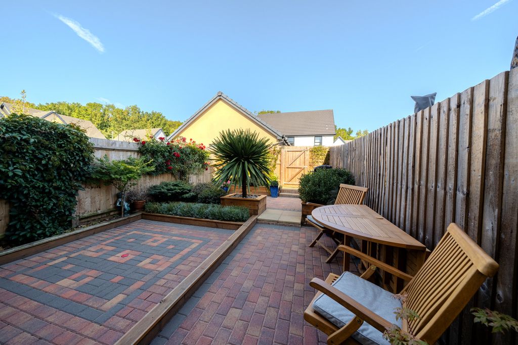 Property photo 3 of 32