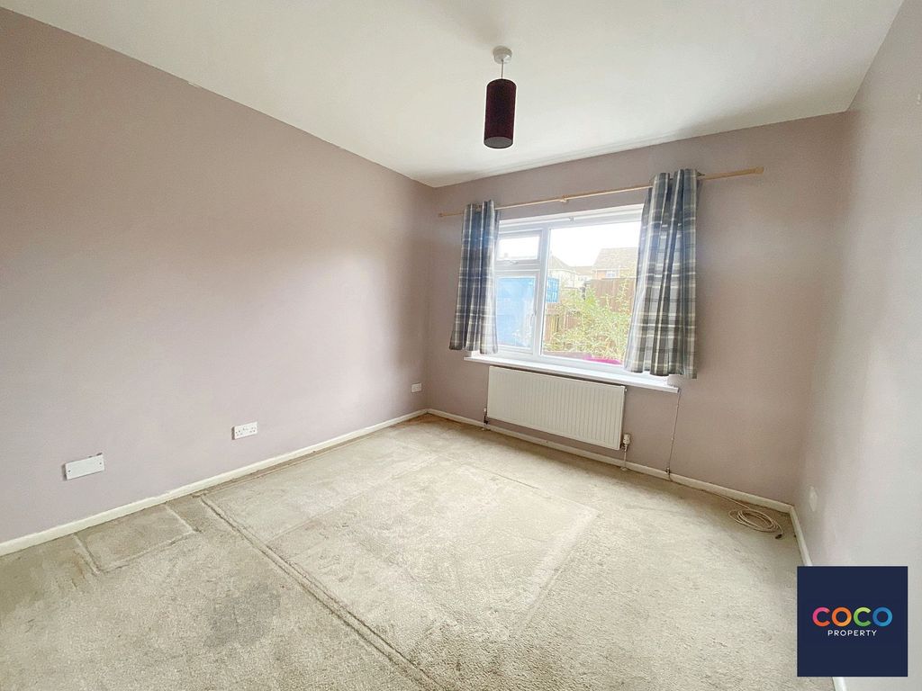 Property photo 2 of 4 Bedroom