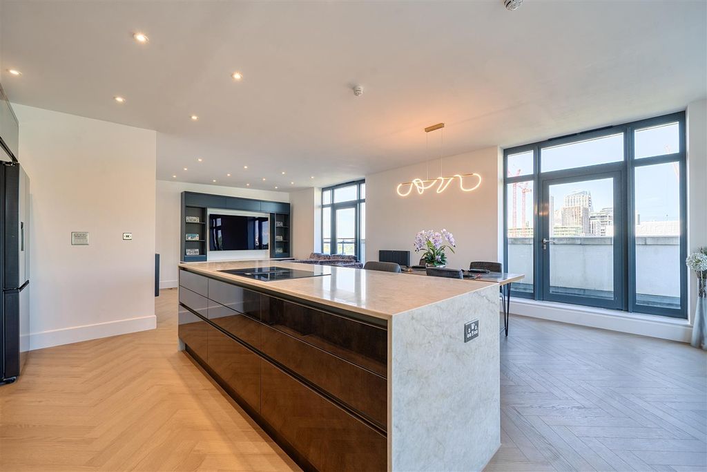 Property photo 3 of 20 Kitchen/Reception Room