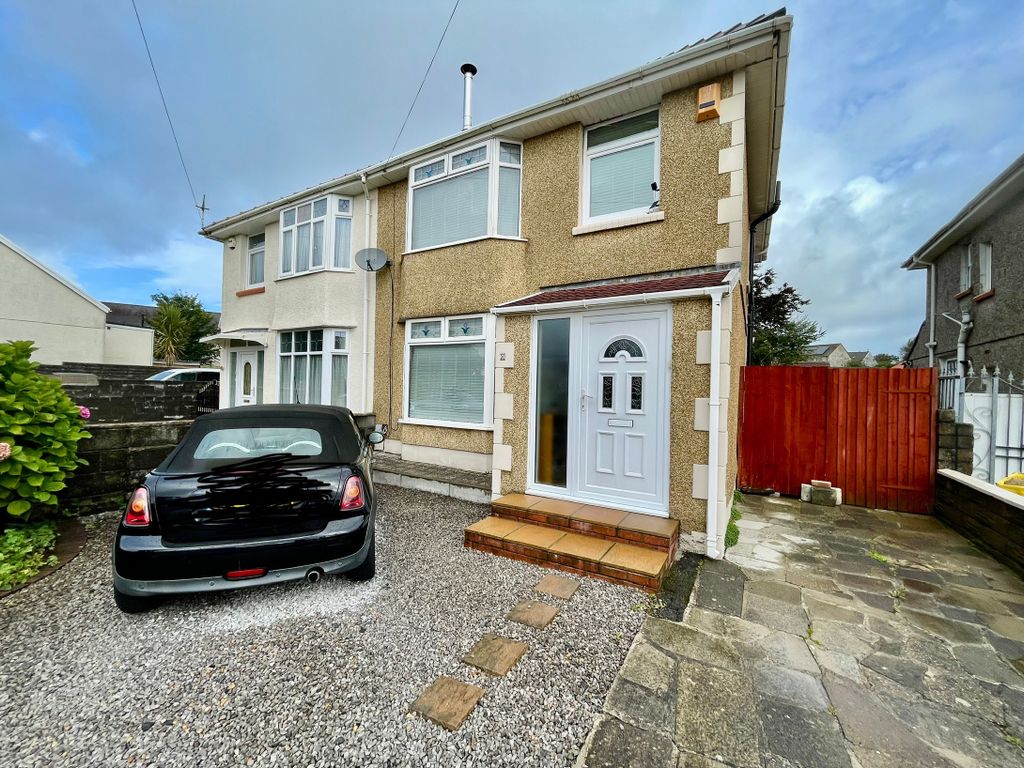 Property photo 2 of 20