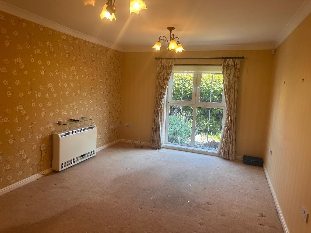 Property photo 3 of 15 Lounge