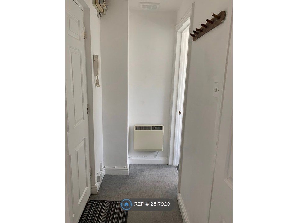Property photo 2 of 3 Hallway