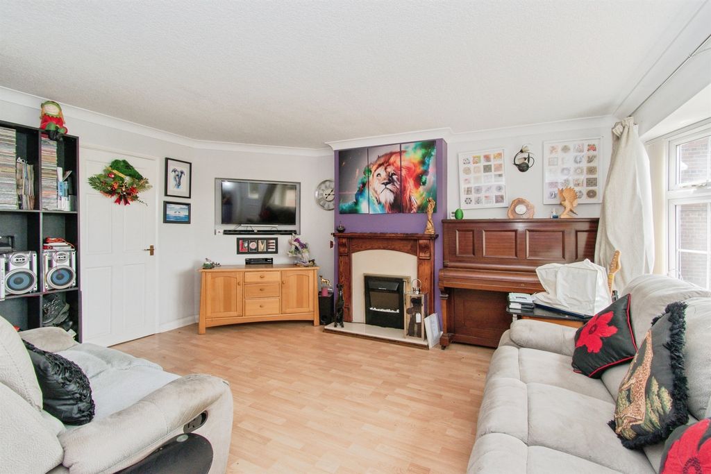 Property photo 3 of 13