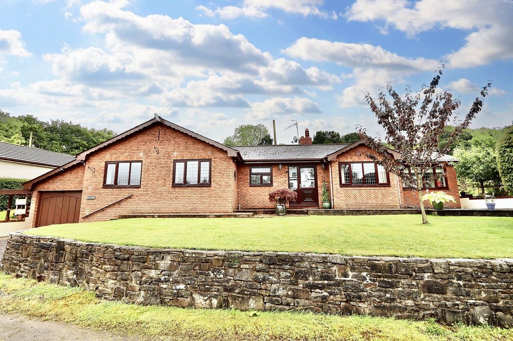 Property photo 2 of 60