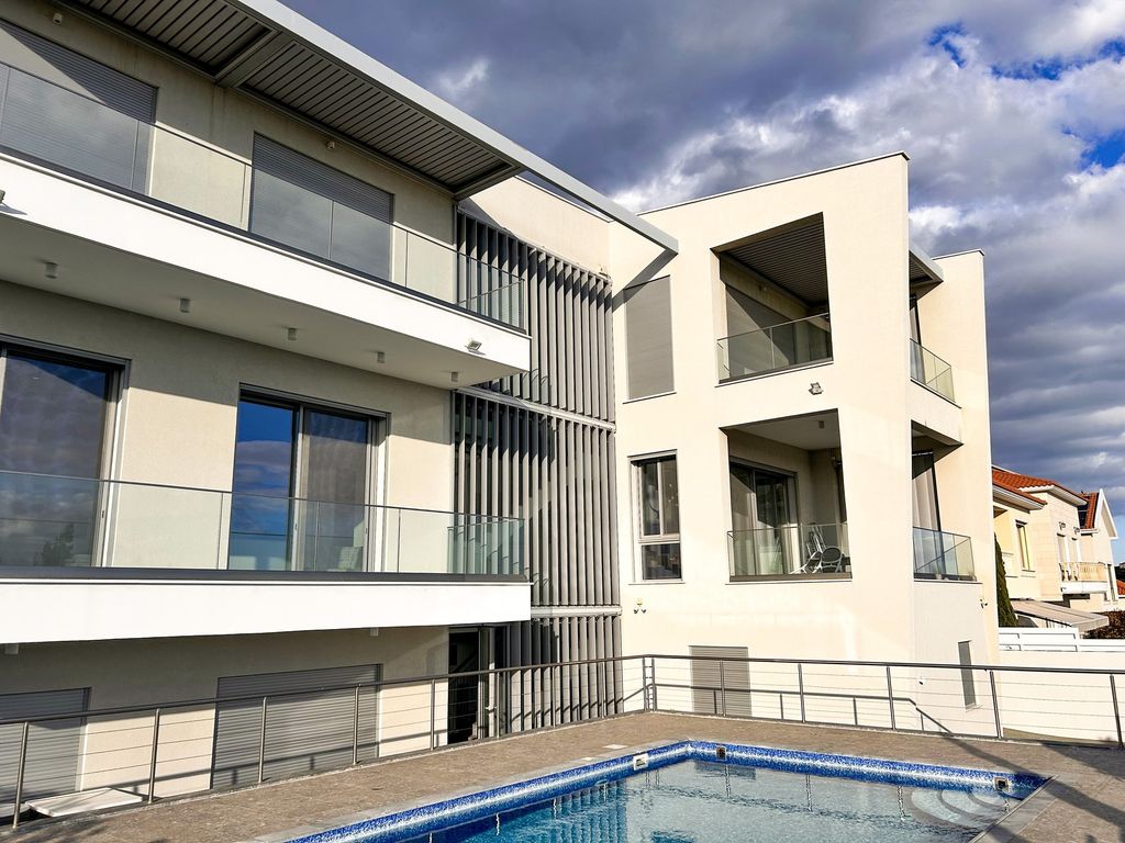 Property photo 2 of 37