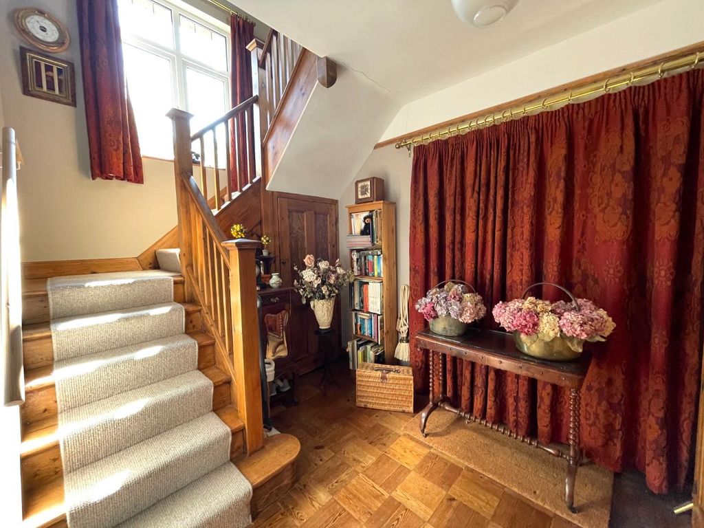 Property photo 2 of 46 Entrance Hall.Jpg