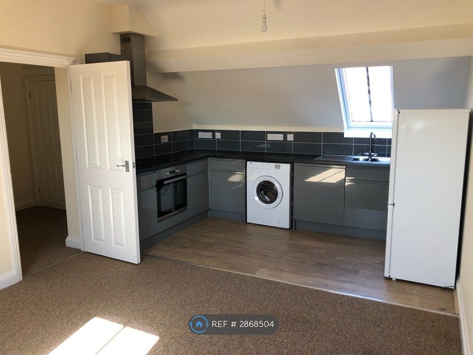 Property photo 3 of 12 Kitchen