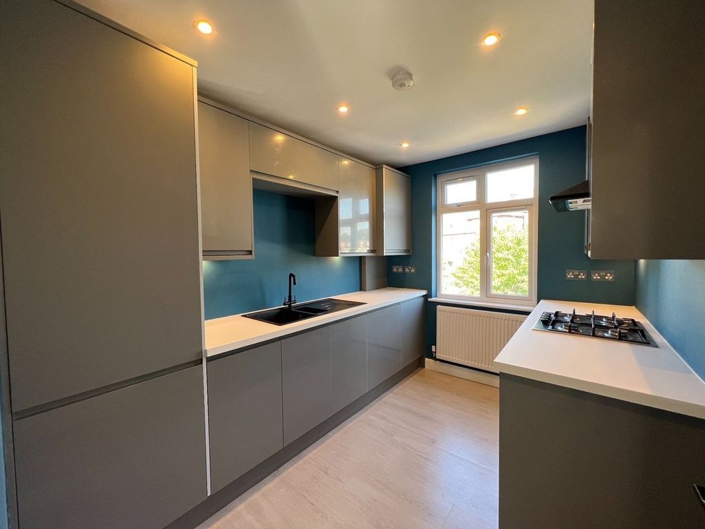 Property photo 2 of 14 Picture No. 10