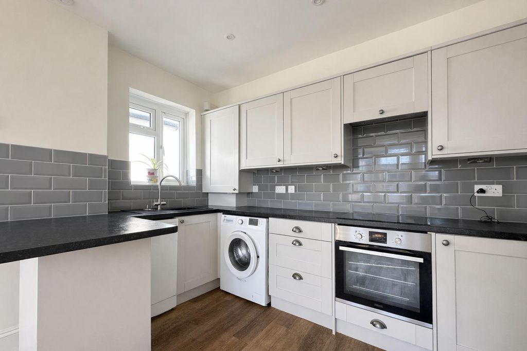 Property photo 2 of 7 Kitchen.Jpg