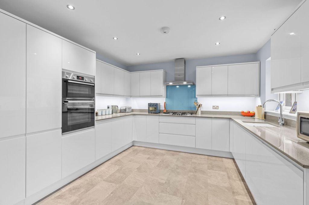 Property photo 3 of 15 Kitchen