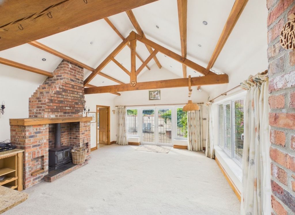 Property photo 2 of 22 5296993