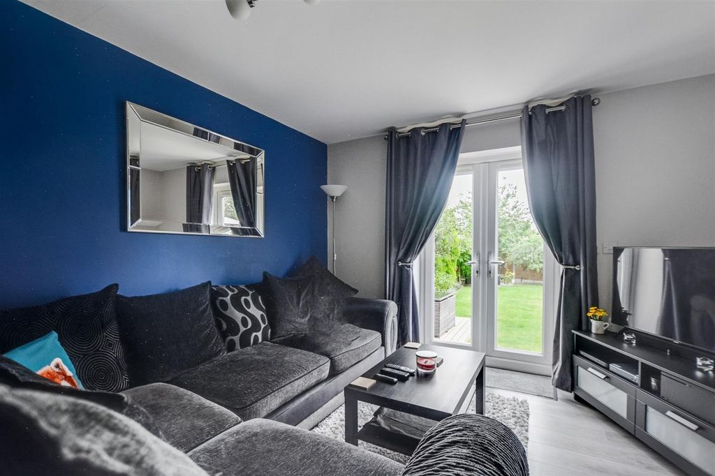 Property photo 2 of 18 Lounge_1.Jpeg