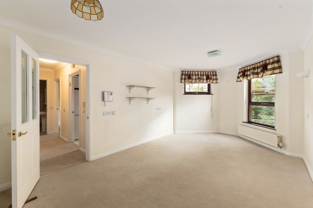 Property photo 2 of 8