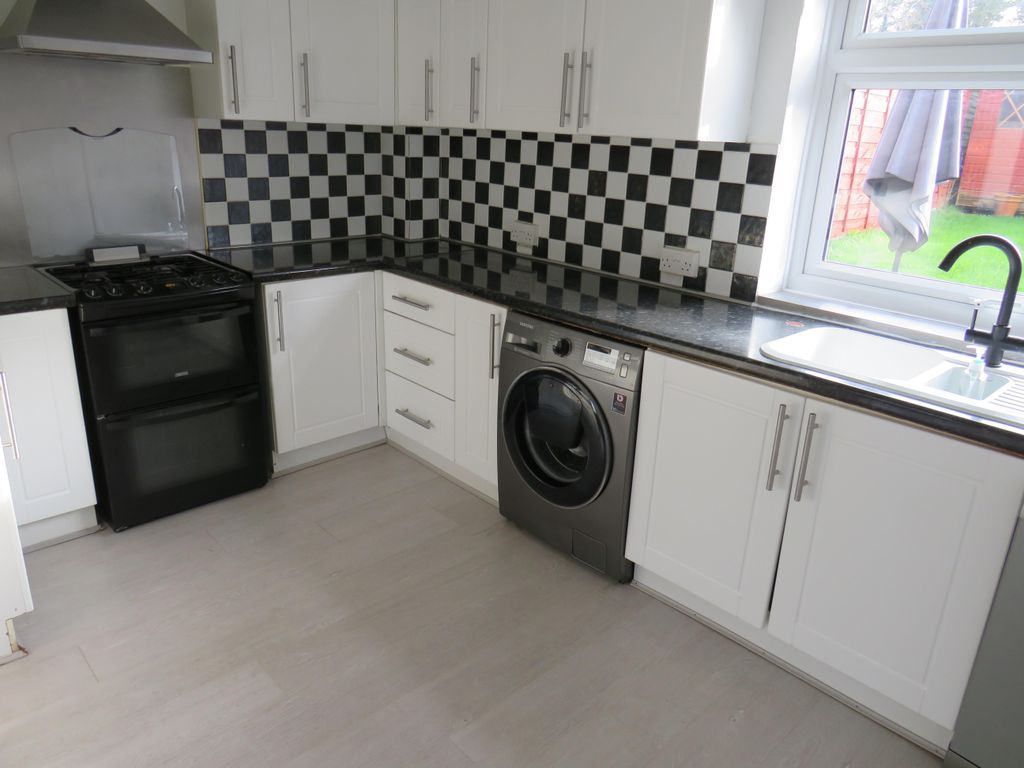 Property photo 1 of 9 Kitchen
