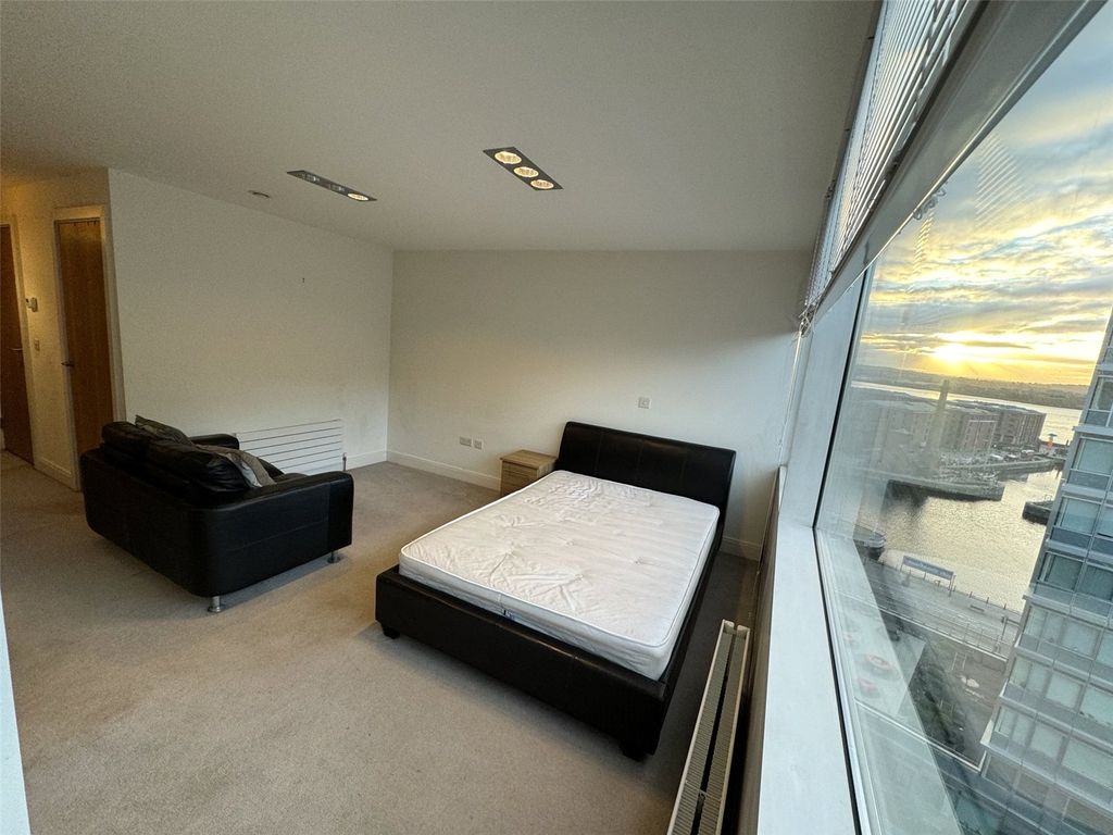 Property photo 2 of 6 Picture No. 11