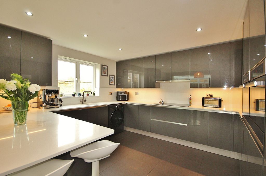 Property photo 3 of 30