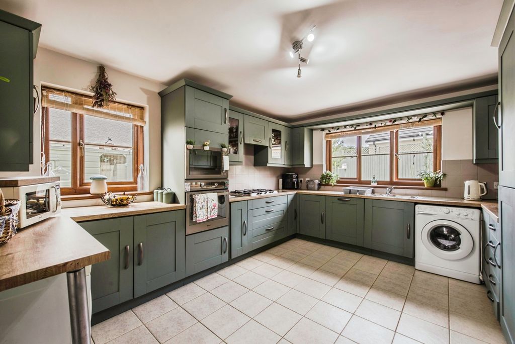 Property photo 2 of 20 Pbox-Img.Jpg