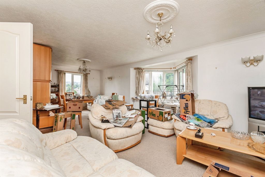 Property photo 3 of 11