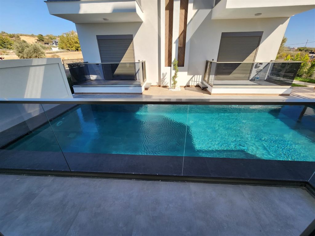 Property photo 2 of 16 Idyllic Property For Sale In Manavgat, Antalya - Communal Pool And Sunbathing Terraces