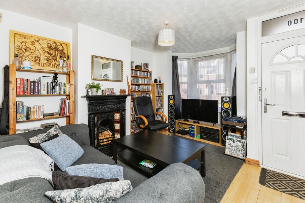 Property photo 2 of 20