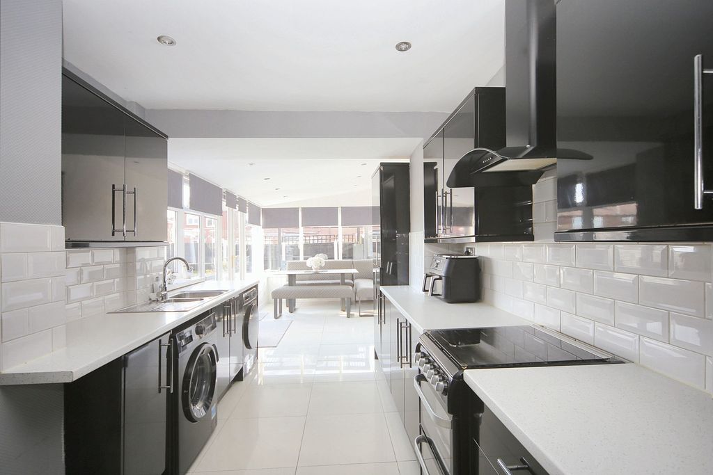 Property photo 3 of 25