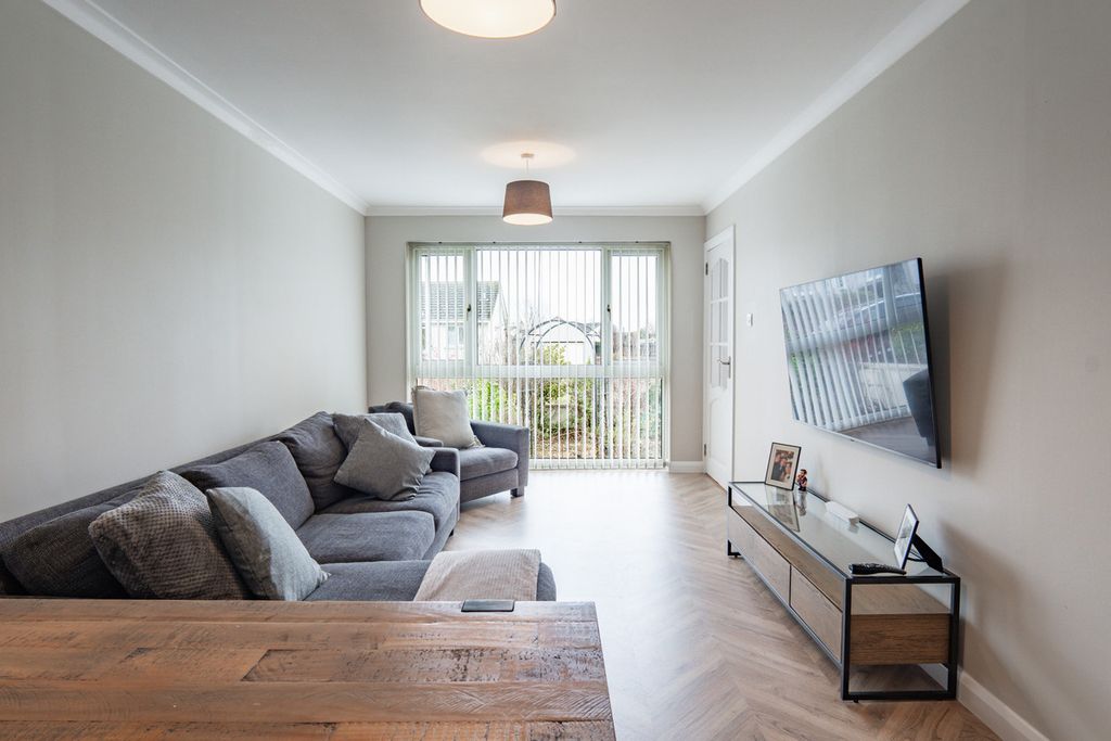 Property photo 2 of 28