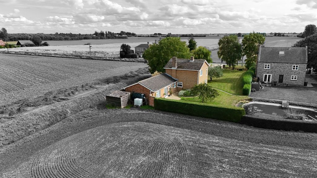 Property photo 2 of 34