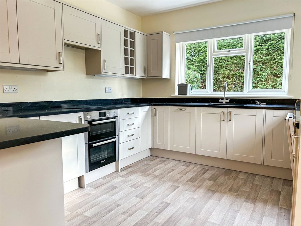 Property photo 3 of 18 Kitchen 2