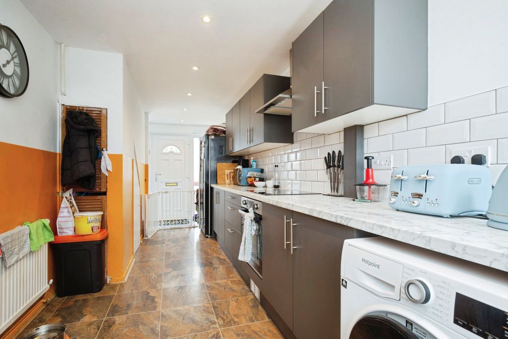 Property photo 2 of 16 Kitchen