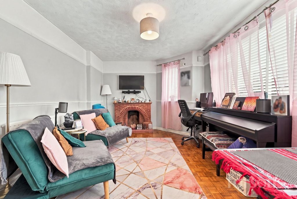 Property photo 2 of 17