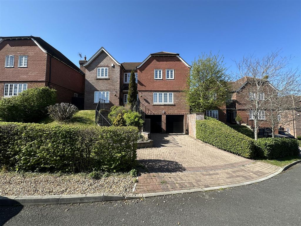 Property photo 1 of 28