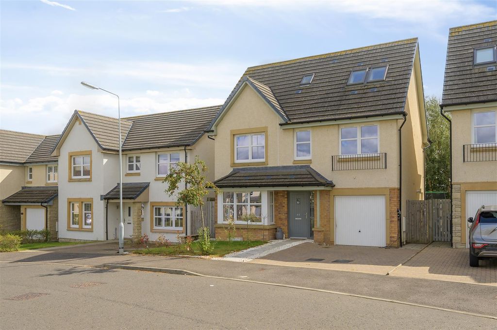 Property photo 1 of 39 86Mcdonaldstreet001.Jpg