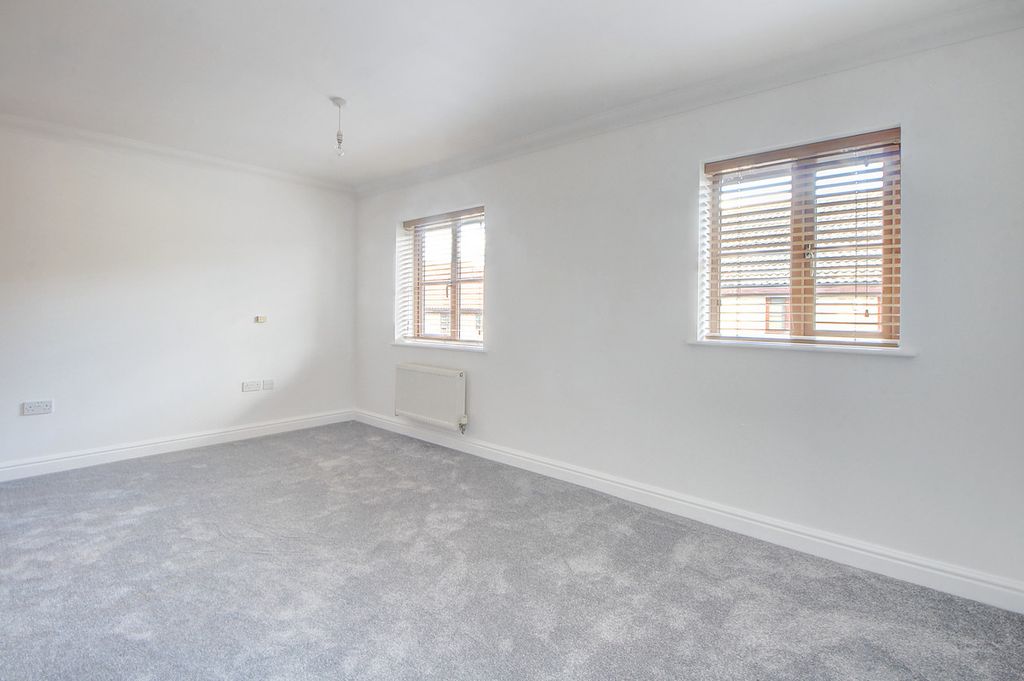 Property photo 2 of 23