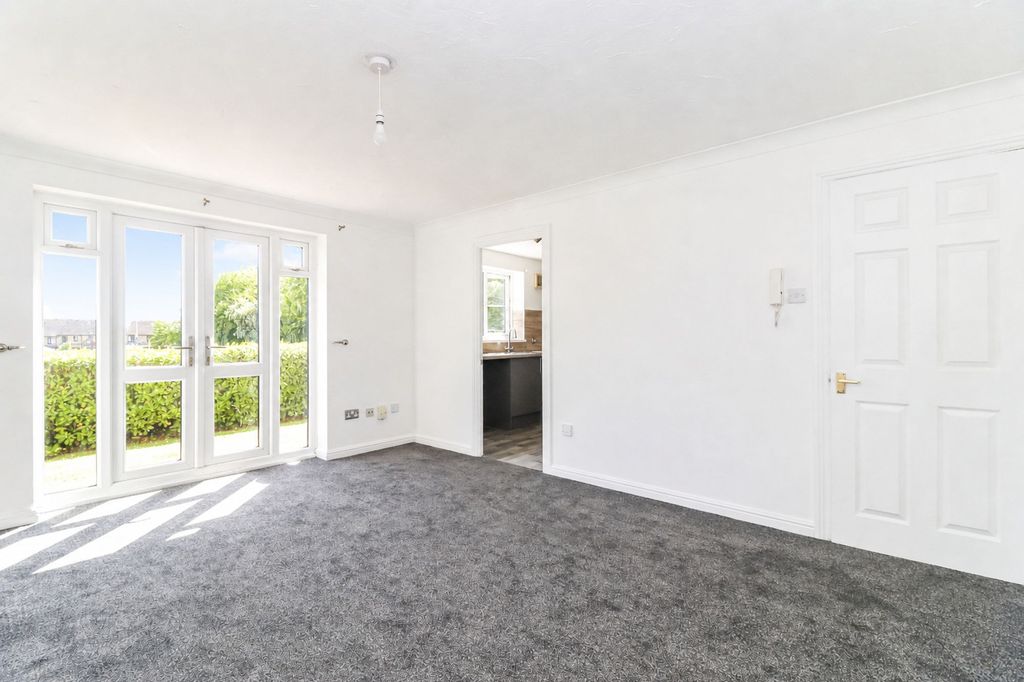 Property photo 3 of 11