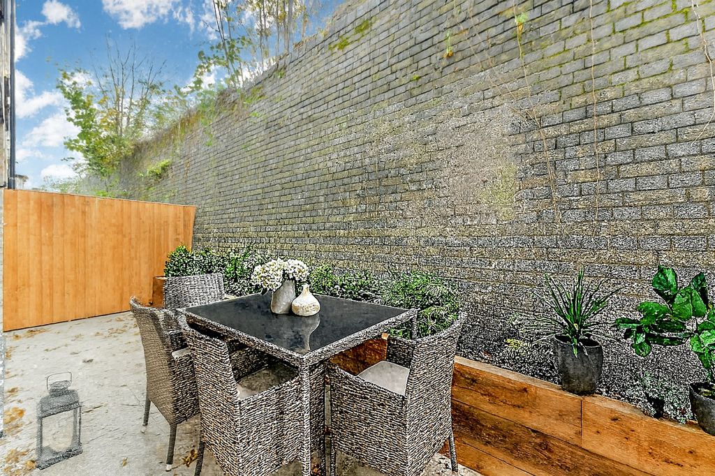 Property photo 3 of 5