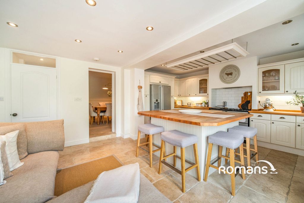 Property photo 2 of 11 Photo