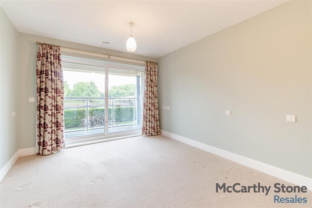 Property photo 3 of 24 8658912-Interior01.Jpg