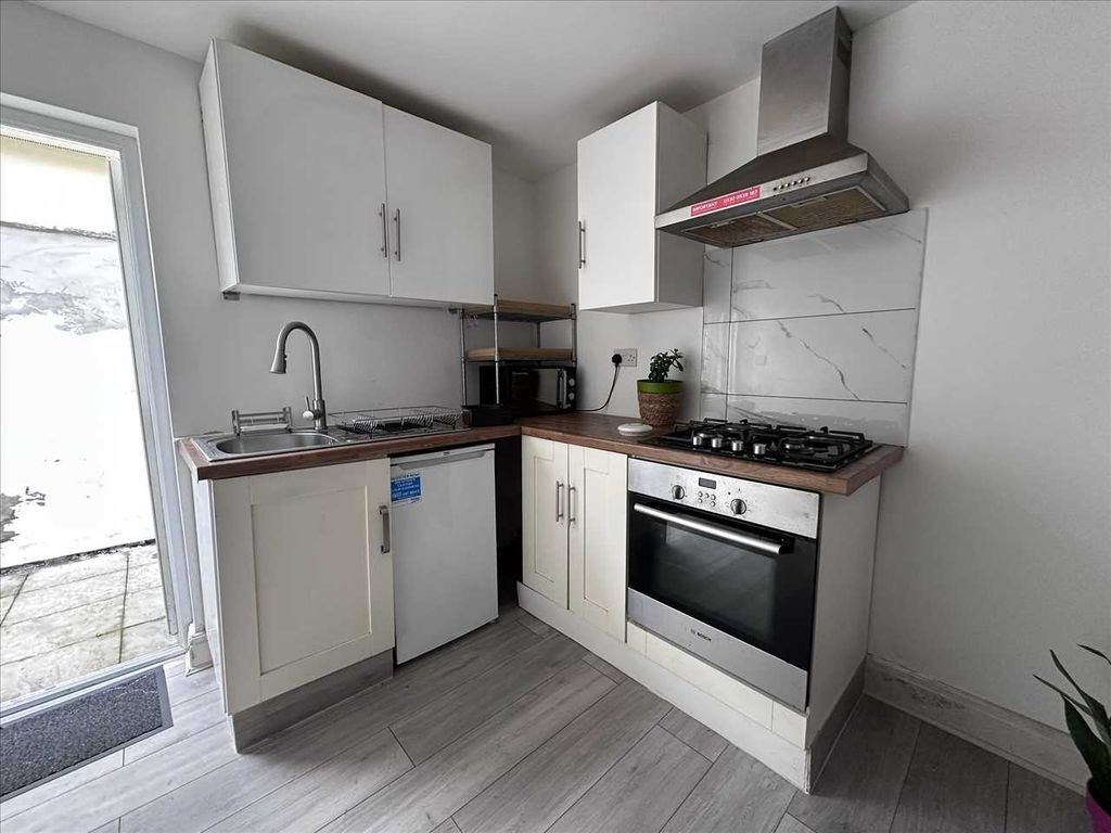 Property photo 2 of 3