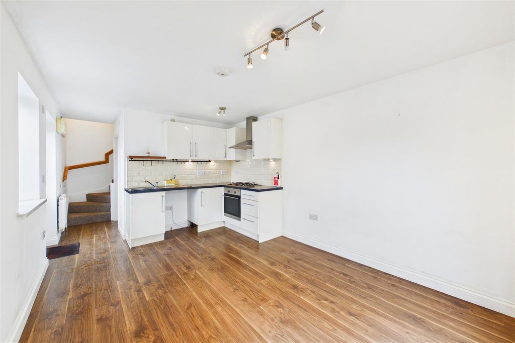 Property photo 3 of 12 Lounge/Kitchen