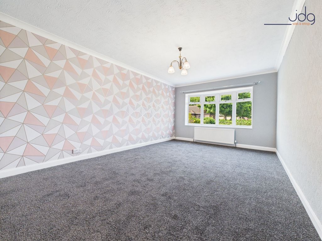 Property photo 3 of 10 Spacious Lounge