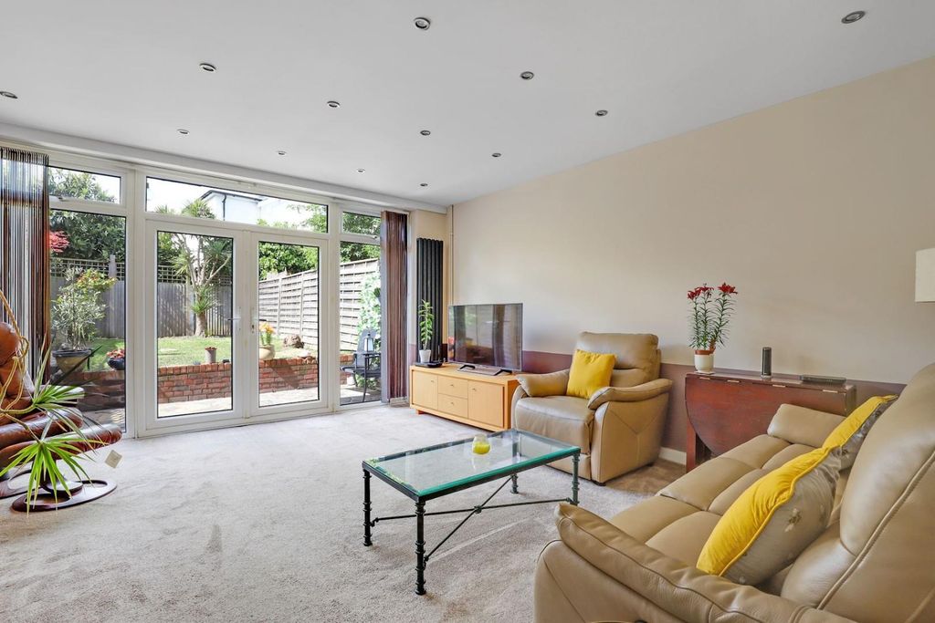 Property photo 2 of 11 03-2c9Bjhpropworld - 2 Maybourne Close - 7-Medium.
