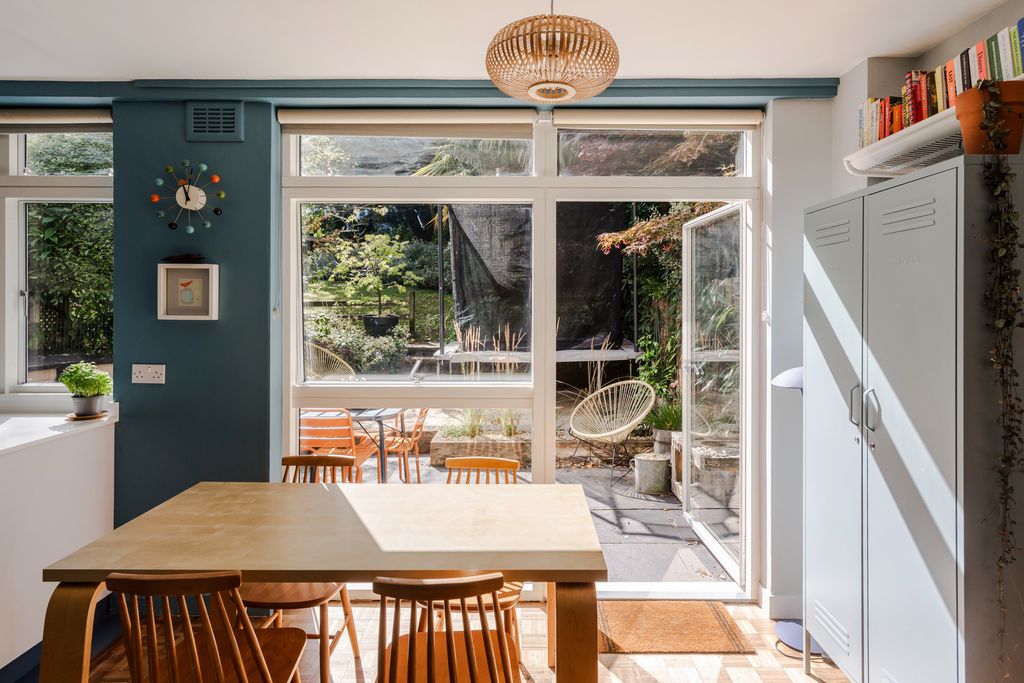 Property photo 1 of 26 309411 - 3 Peckarmans Wood-18.Jpeg