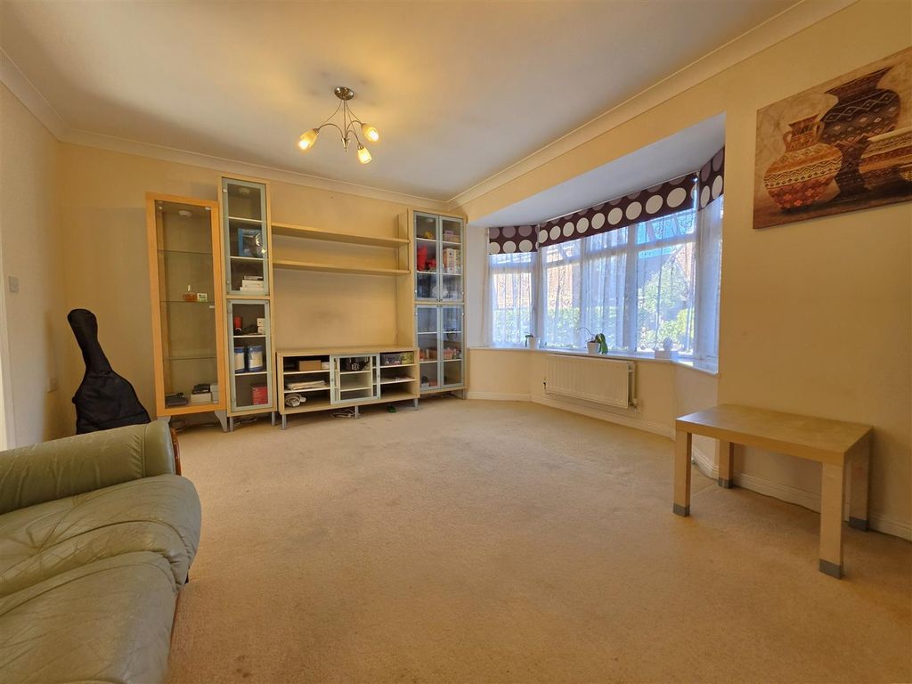Property photo 2 of 19 Lounge.Jpg